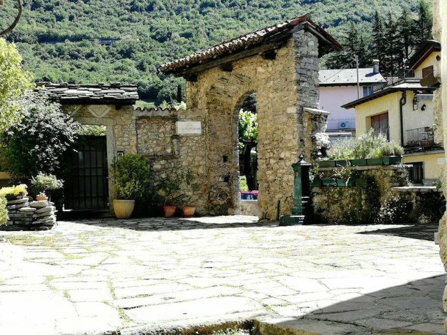 L'Antico Borgo, Un Mix Di Storia E Romanticismo Villa Lierna Exterior photo