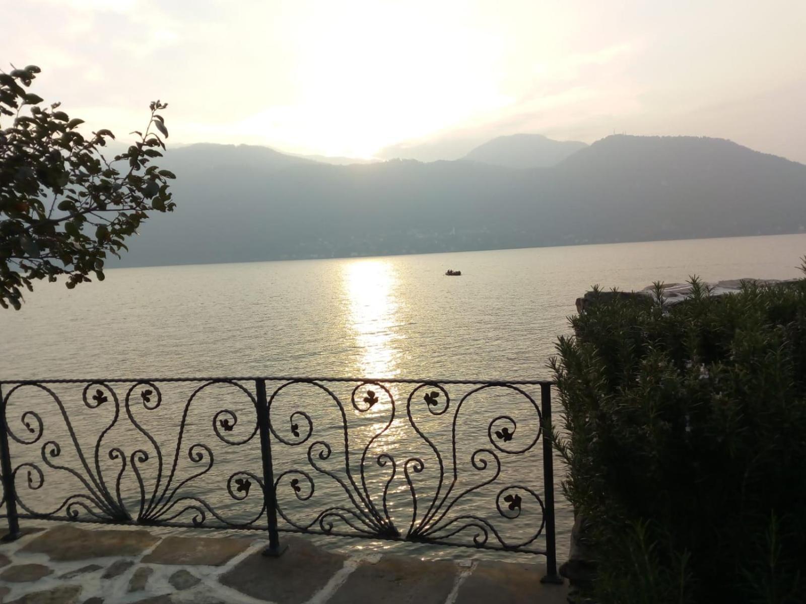 L'Antico Borgo, Un Mix Di Storia E Romanticismo Villa Lierna Exterior photo